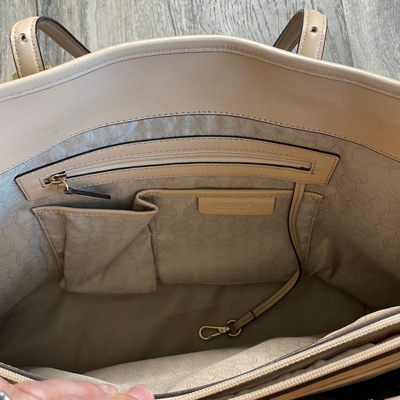 Michael Kors Large Vanilla Tiger Jet Set Multifunction Tote Bag Saffiano Leather - Picture 5 of 11